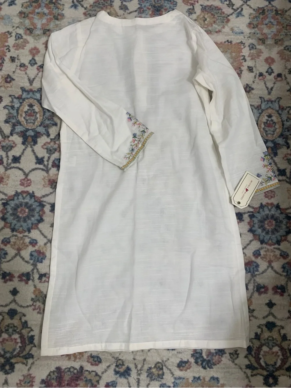 NWT Minnie minions Embroidered 2 piece kurta shalwar Set off white size 8-9 girl